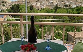 Comfort, Parcheggio E Balcone Su Tricarico In Basilicata, Io Sono Qui